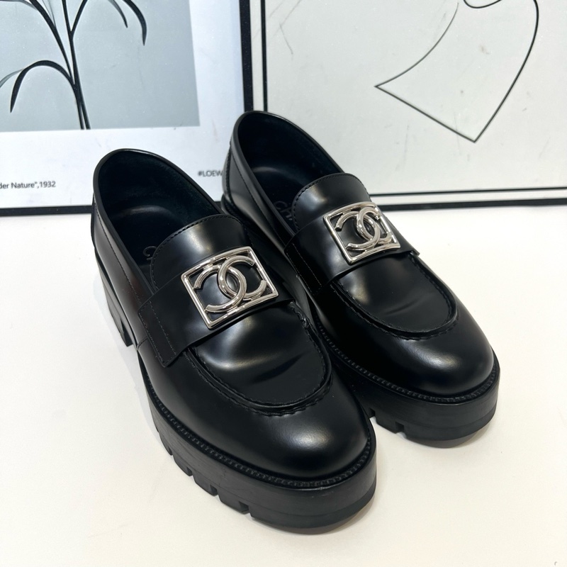 97新Chanel香奈兒樂福鞋銀色雙C金屬扣設計36 碼-0