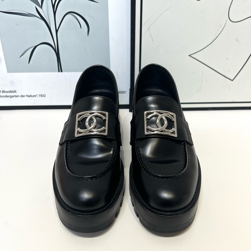 97新Chanel香奈兒樂福鞋銀色雙C金屬扣設計36 碼-1