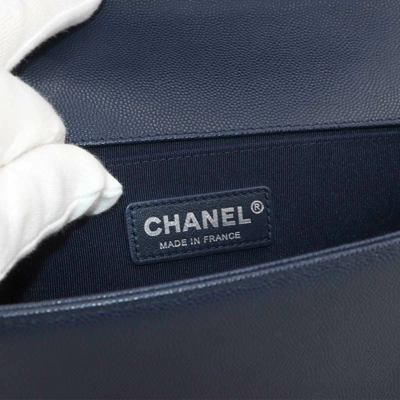 香奈兒 Boy Chanel 鏈單背包，海軍藍魚子醬皮革，銀色五金配件 (A67086)-7