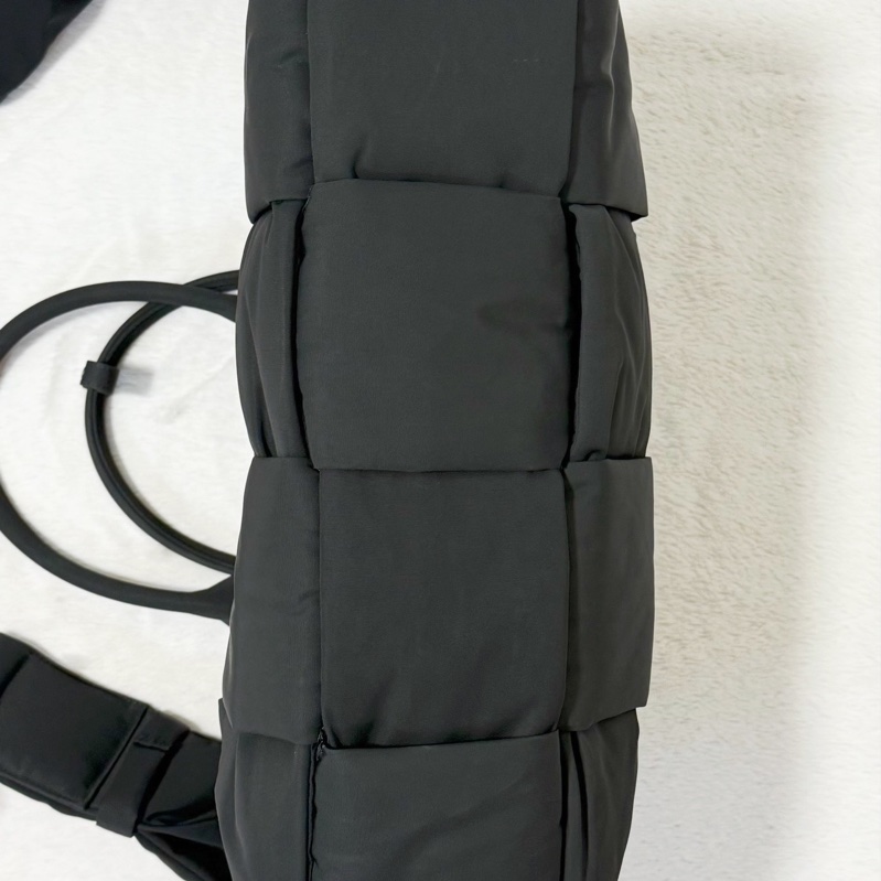 Bottega Veneta 大號 12 格 Arco 黑色兩用手提包-9