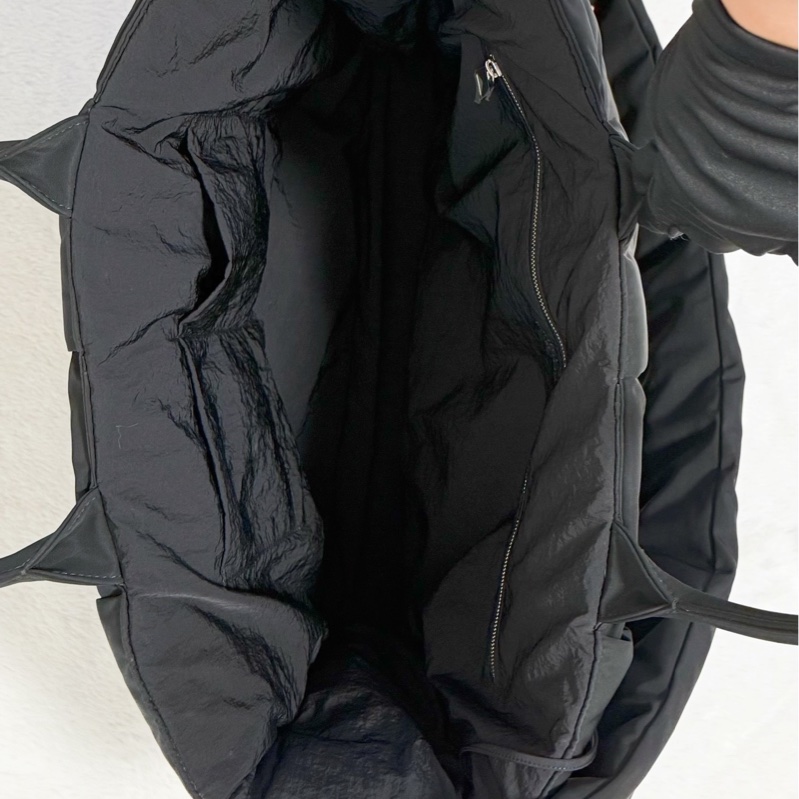 Bottega Veneta 大號 12 格 Arco 黑色兩用手提包-10