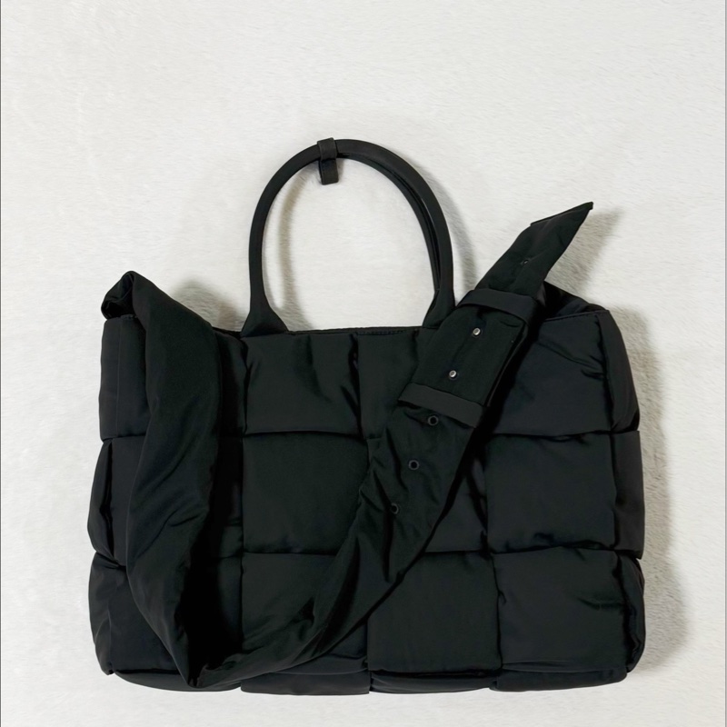 Bottega Veneta 大號 12 格 Arco 黑色兩用手提包-11