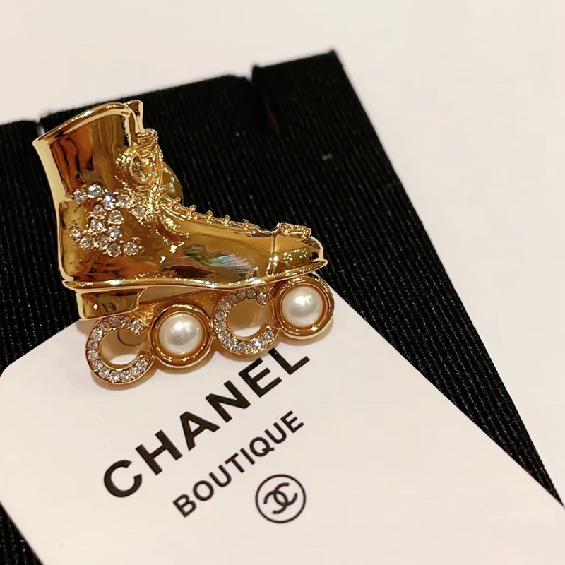 CHANEL 直排輪胸針Brooch 24C 俏皮童趣🎠金色珍珠水鑽💓細節滿滿-1