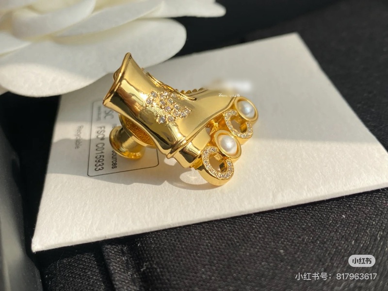CHANEL 直排輪胸針Brooch 24C 俏皮童趣🎠金色珍珠水鑽💓細節滿滿-5