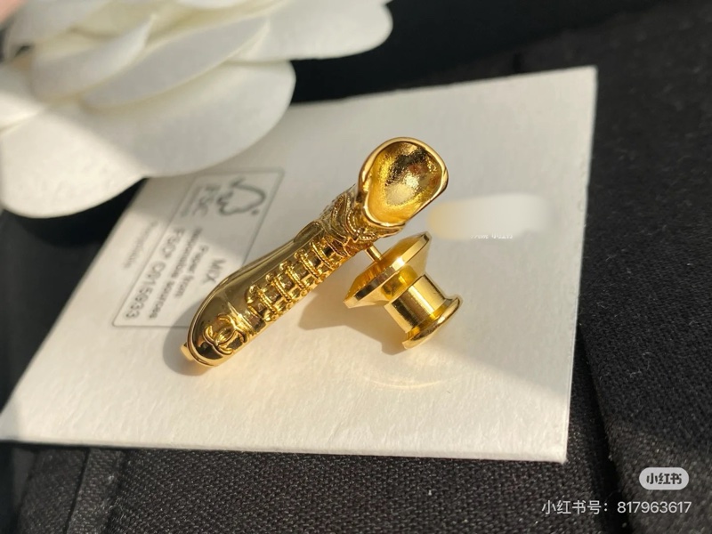CHANEL 直排輪胸針Brooch 24C 俏皮童趣🎠金色珍珠水鑽💓細節滿滿-6
