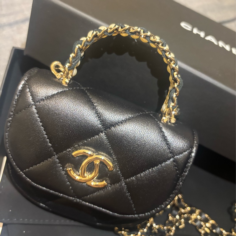 Chanel 珍珠皮穿鏈手柄斜背零錢包-1
