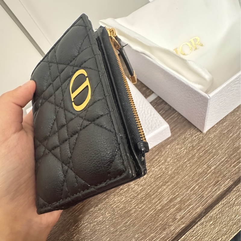Dior Caro Dahlia 九五新短夾錢包 黑色柔軟 Cannage 籐格紋小牛皮-12