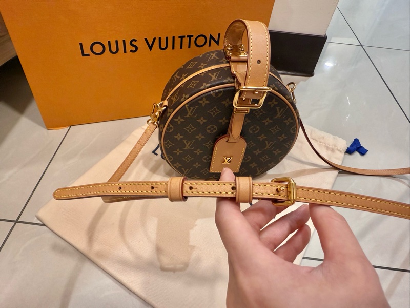 (9.9成新)LOUIS VUITTON Petite BofteChapeau 硬殼帽子盒圓餅包 M43514肩背手提包-15