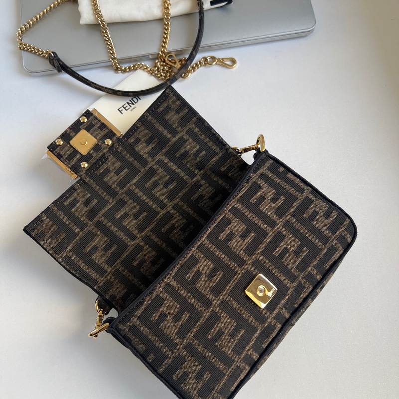 ✨Fendi Baguette mini 法棍包-7