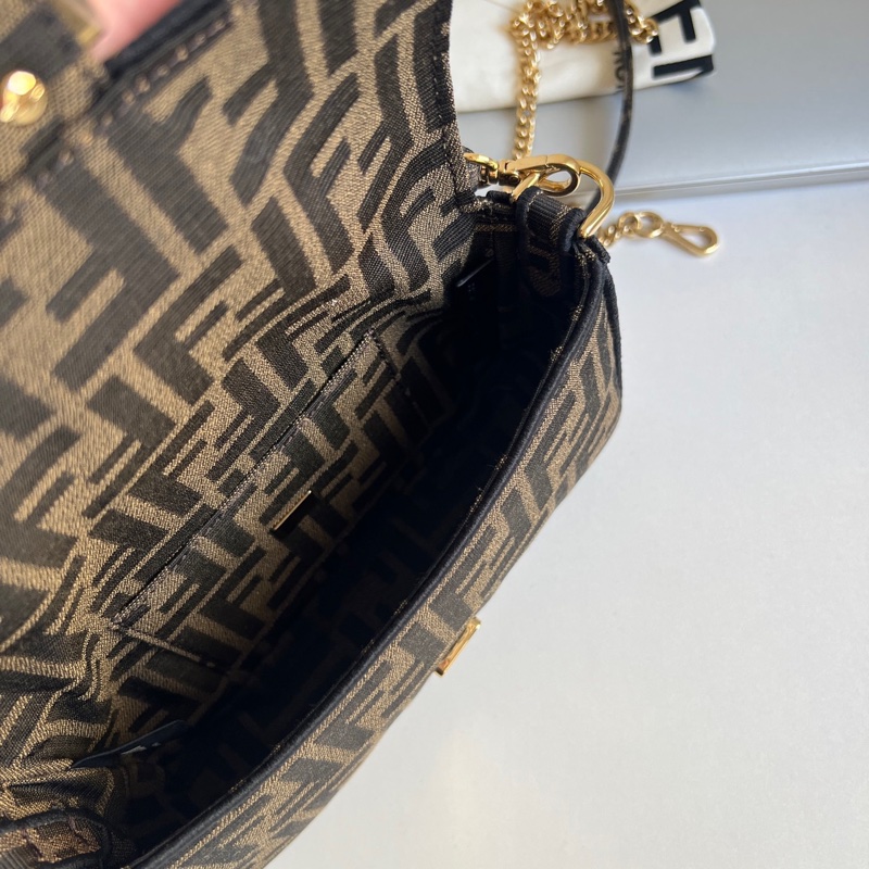 ✨Fendi Baguette mini 法棍包-8
