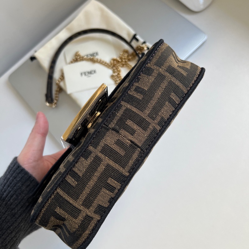 ✨Fendi Baguette mini 法棍包-10
