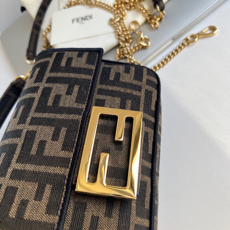 ✨Fendi Baguette mini 法棍包-11