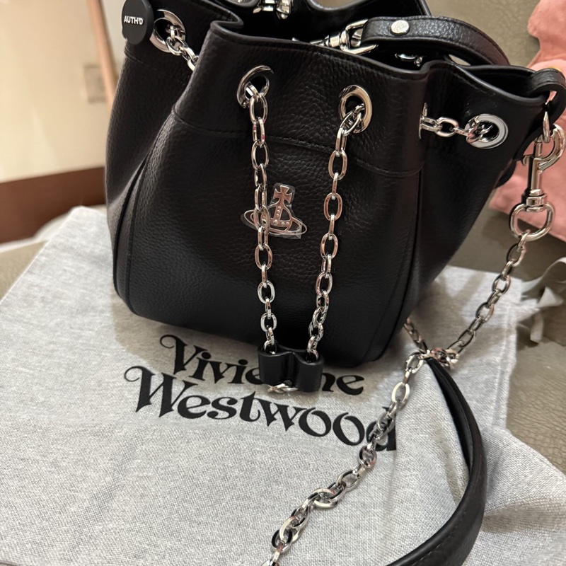 Vivienne Westwood Small 黑色皮革水桶包-0