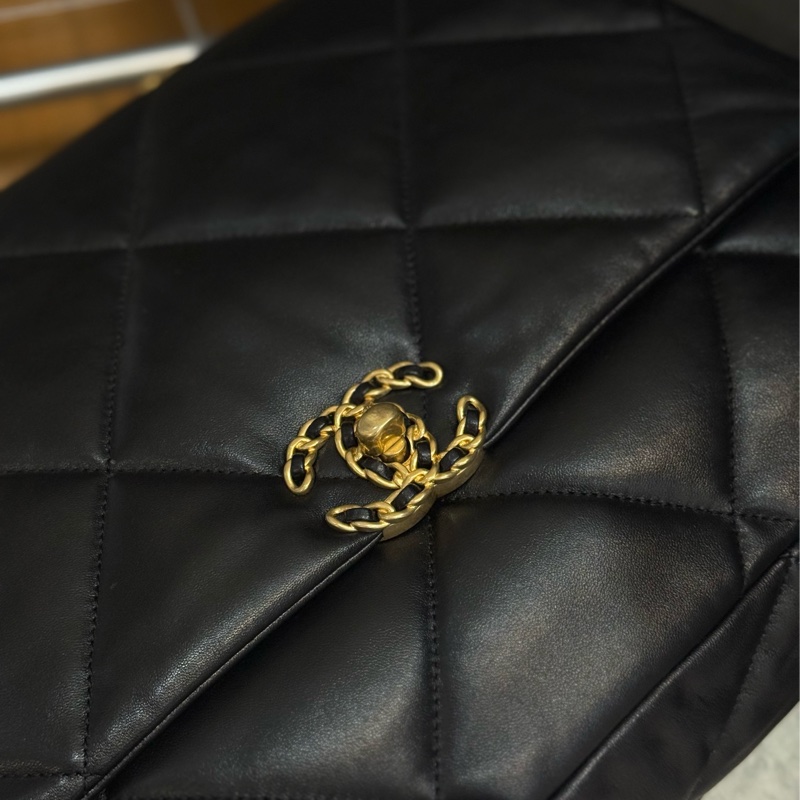 (閒置品）Chanel 19bag maxi 黑金 機場包 ✨最新晶片款-5