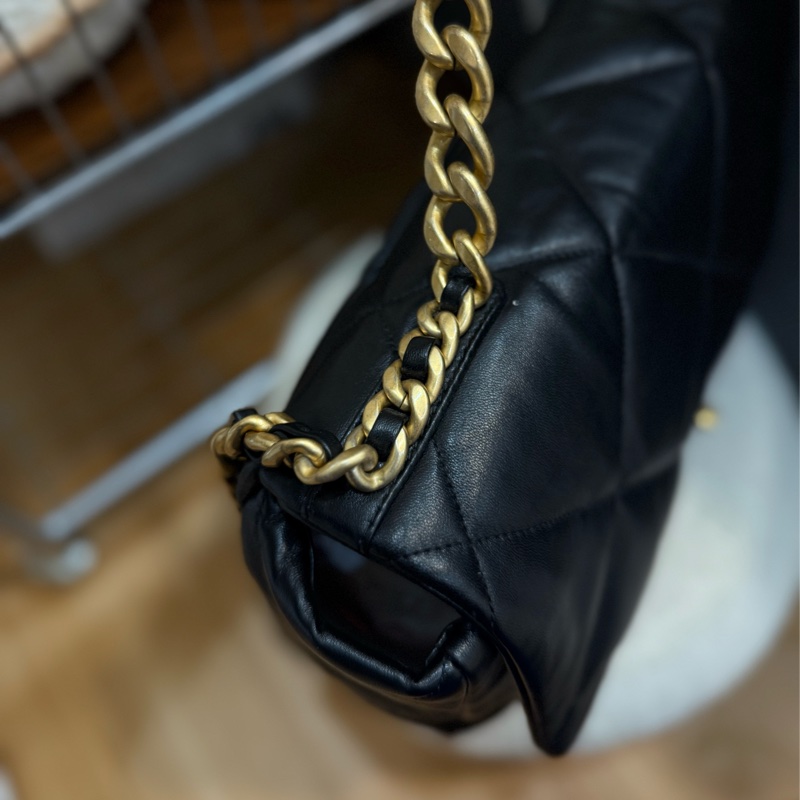 (閒置品）Chanel 19bag maxi 黑金 機場包 ✨最新晶片款-10