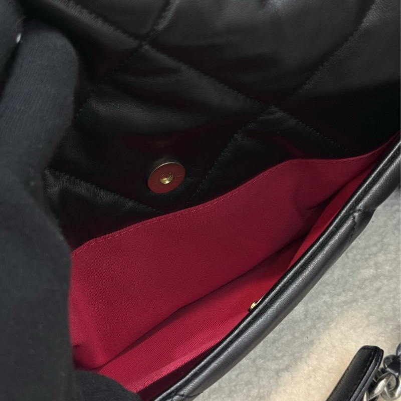 (閒置品）Chanel 19bag maxi 黑金 機場包 ✨最新晶片款-12