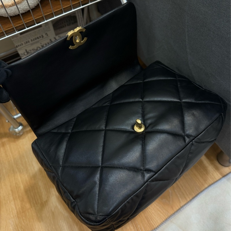 (閒置品）Chanel 19bag maxi 黑金 機場包 ✨最新晶片款-13