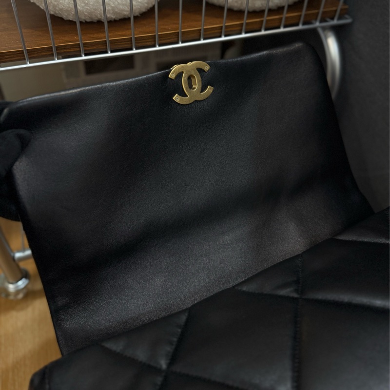 (閒置品）Chanel 19bag maxi 黑金 機場包 ✨最新晶片款-14