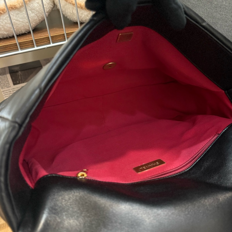 (閒置品）Chanel 19bag maxi 黑金 機場包 ✨最新晶片款-16