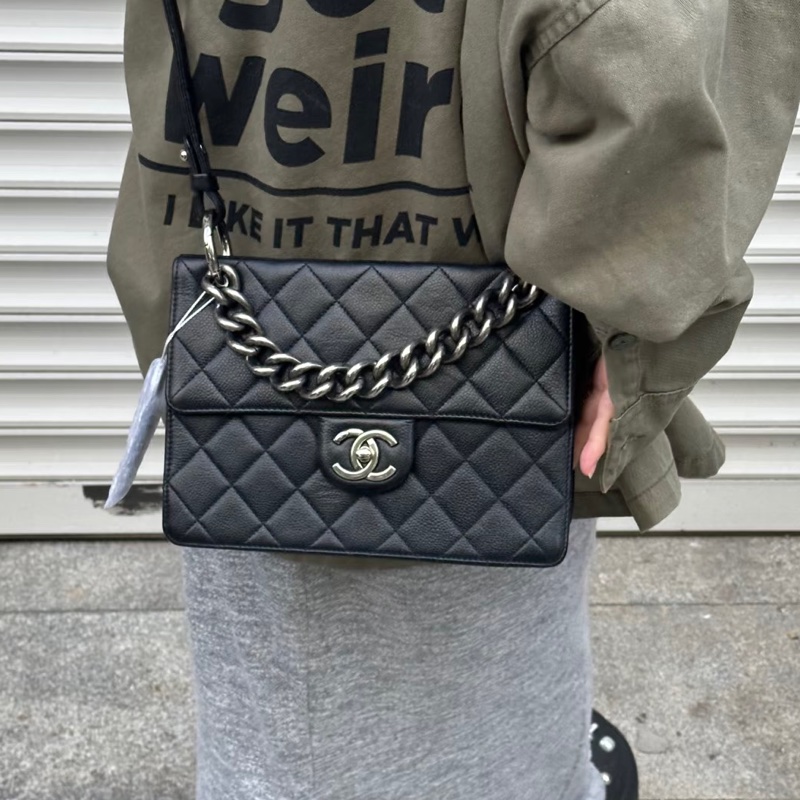 Chanel • 孟買系列 經典黑銀荔枝牛皮口蓋包-0