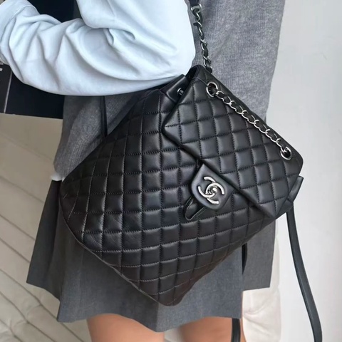 美到窒息🥹限量售出🈶購證Chanel香奈兒黑銀菱格紋小號薩爾茲堡後背雙肩包