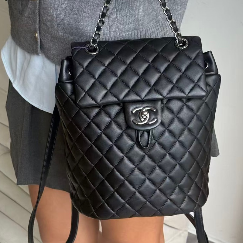 美到窒息🥹限量售出🈶購證Chanel香奈兒黑銀菱格紋小號薩爾茲堡後背雙肩包-1