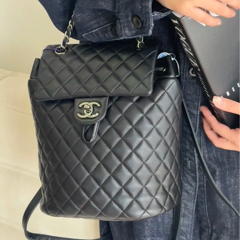 美到窒息🥹限量售出🈶購證Chanel香奈兒黑銀菱格紋小號薩爾茲堡後背雙肩包-12