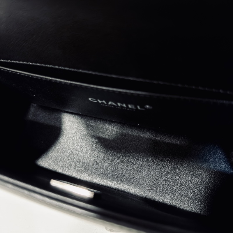 #23年芯片款 #全皮內裡 #近新閒置 香奈兒黑銀leboy25中號 #全網最低甩賣💰-15