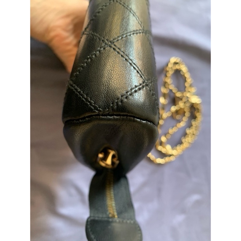 Chanel老香手拿包  斜背包小巧可愛 （已改造可斜背）小歸小還蠻能裝的呢-12