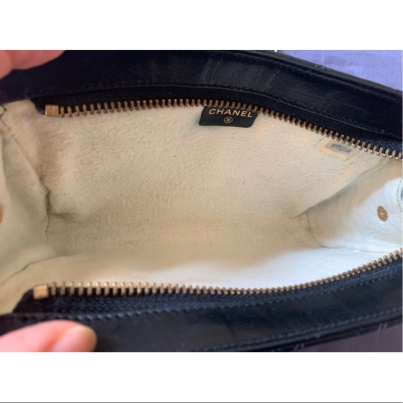 Chanel老香手拿包  斜背包小巧可愛 （已改造可斜背）小歸小還蠻能裝的呢-24