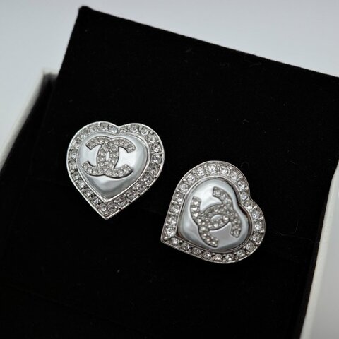 【CP 精選🌟小編推薦】24S Chanel 香奈兒 水鑽愛心 銀色 白色珍珠 耳夾 耳環