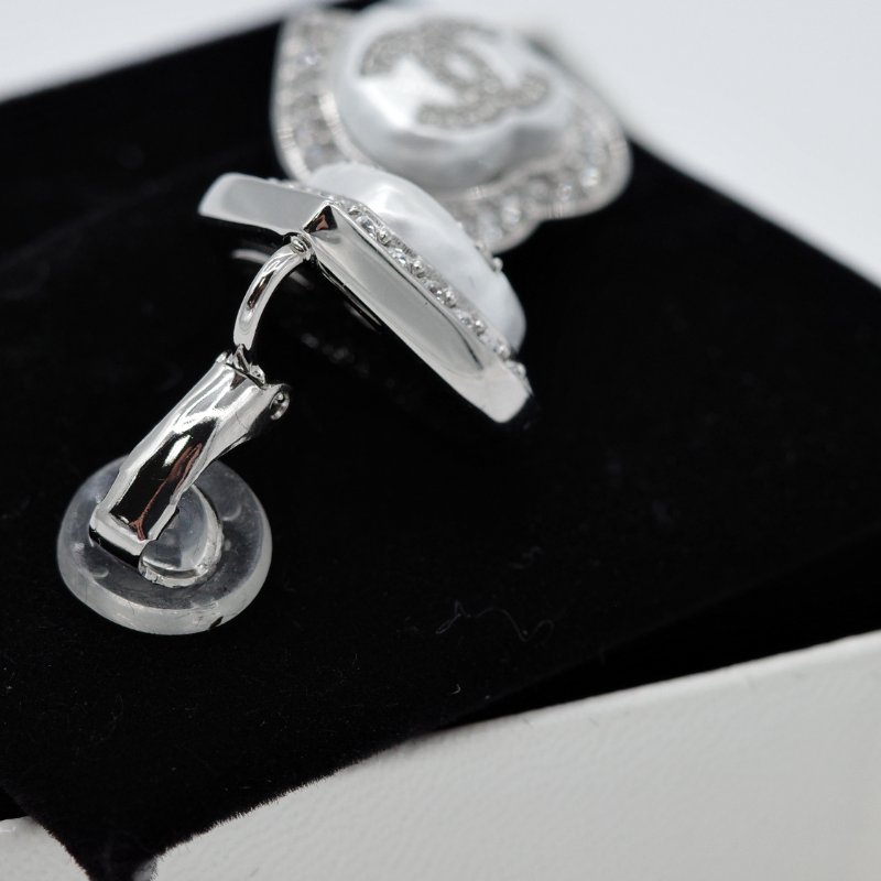 【CP 精選🌟小編推薦】24S Chanel 香奈兒 水鑽愛心 銀色 白色珍珠 耳夾 耳環-5
