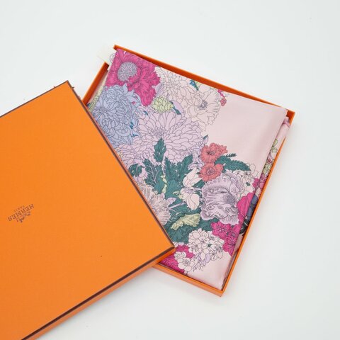 Hermès 愛馬仕 Robe Légère 粉色 花神 花卉小馬 絲巾 大方巾 90cm