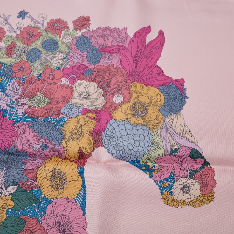 【盒子吊牌在♥️閒置品】Hermès 愛馬仕 Robe Légère 粉色 花神 花卉小馬 絲巾 大方巾 90cm-2