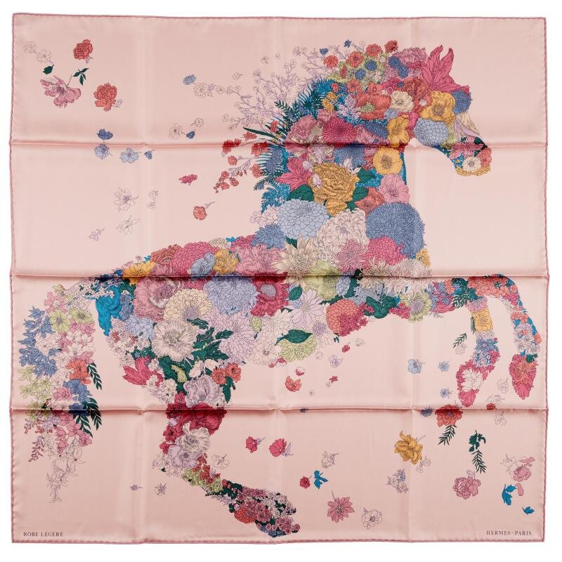 【盒子吊牌在♥️閒置品】Hermès 愛馬仕 Robe Légère 粉色 花神 花卉小馬 絲巾 大方巾 90cm-0
