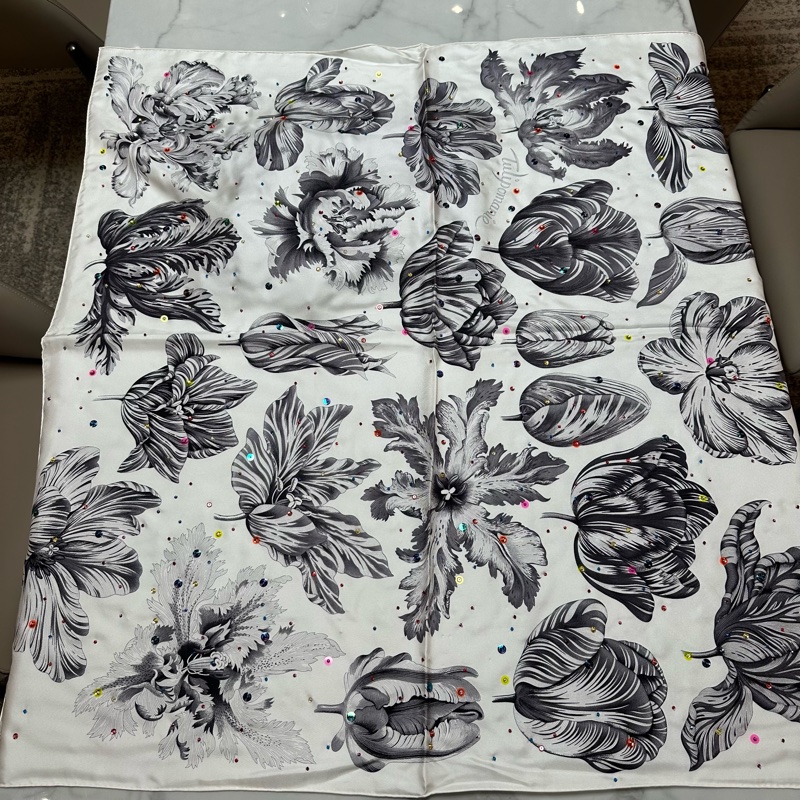 HERMES爱马仕 潮流复古 真丝 丝巾 女款 黑白彩宝-1