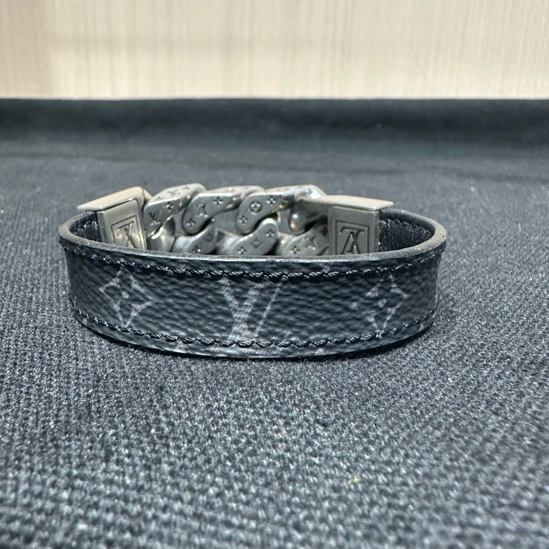 LOUIS VUITTON 路易威登 雕刻Logo 小牛皮 手环-3