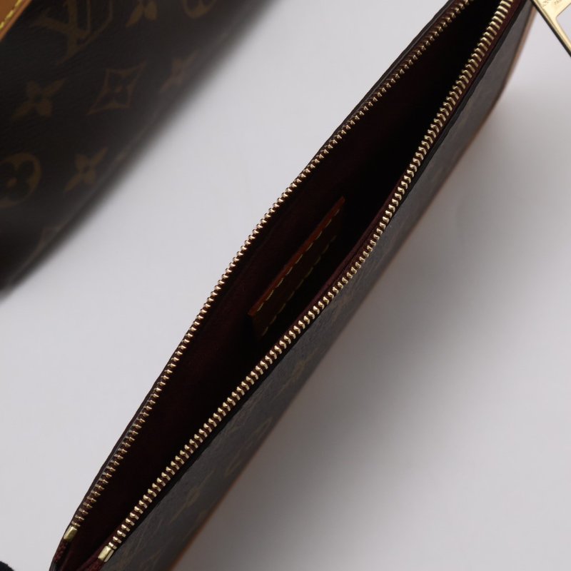 LOUIS VUITTON CarryAll PM-4