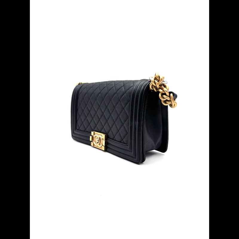 CHANEL Leboy 中號 黑色小牛皮菱格紋金扣肩背包-2