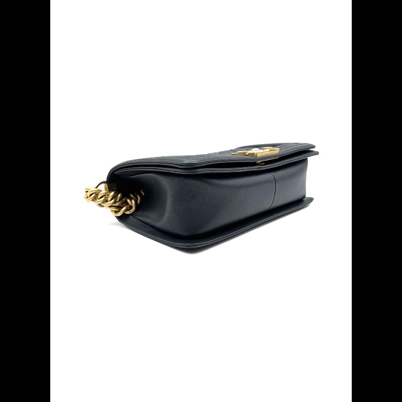 CHANEL Leboy 中號 黑色小牛皮菱格紋金扣肩背包-6