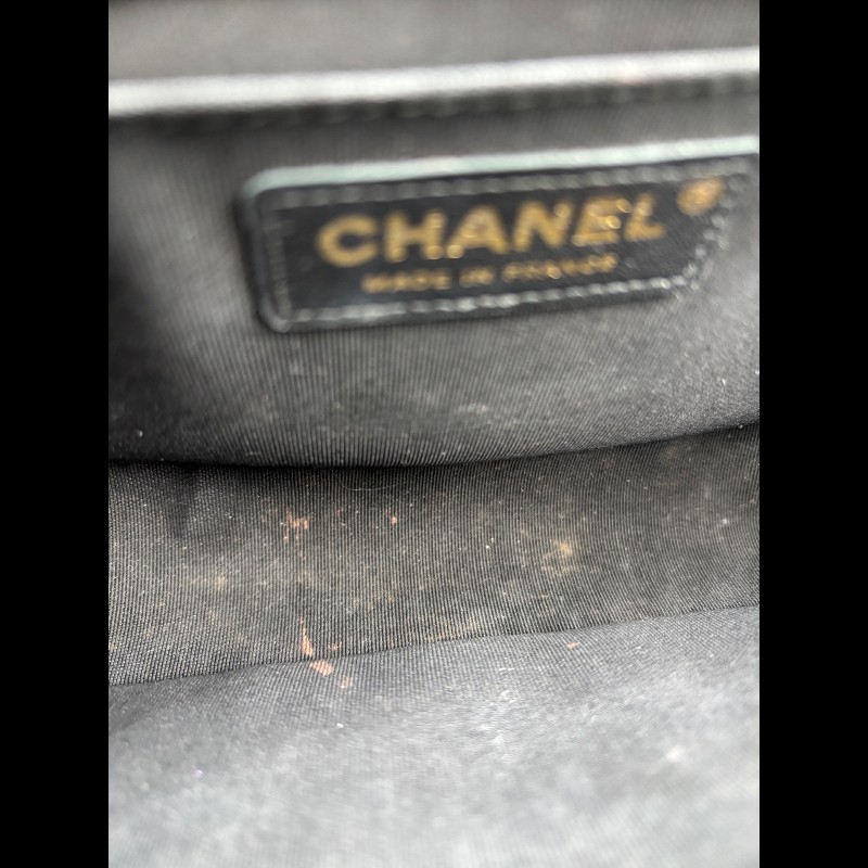CHANEL Leboy 中號 黑色小牛皮菱格紋金扣肩背包-8