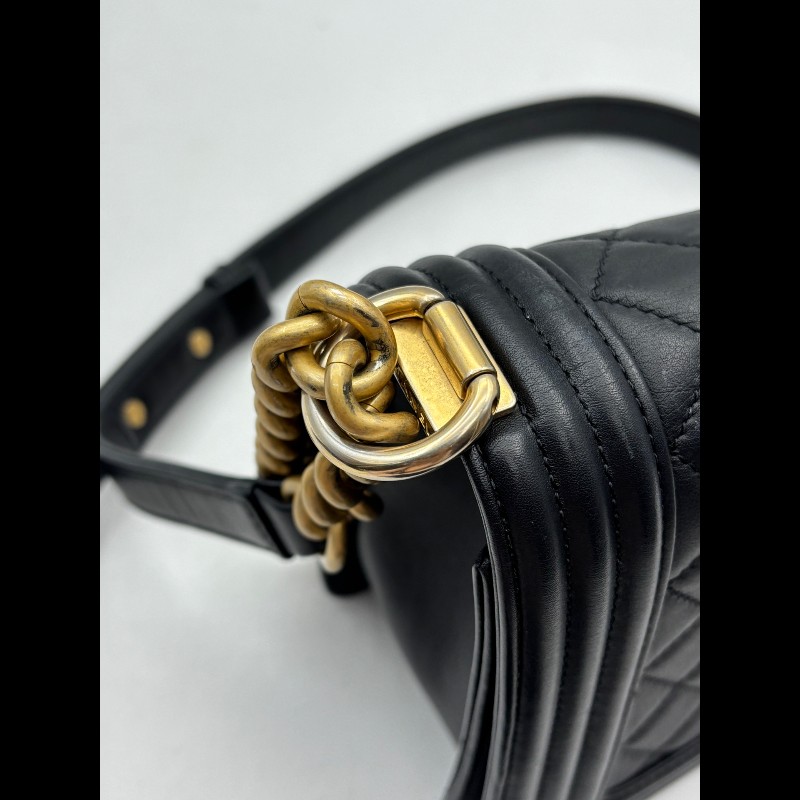 CHANEL Leboy 中號 黑色小牛皮菱格紋金扣肩背包-13