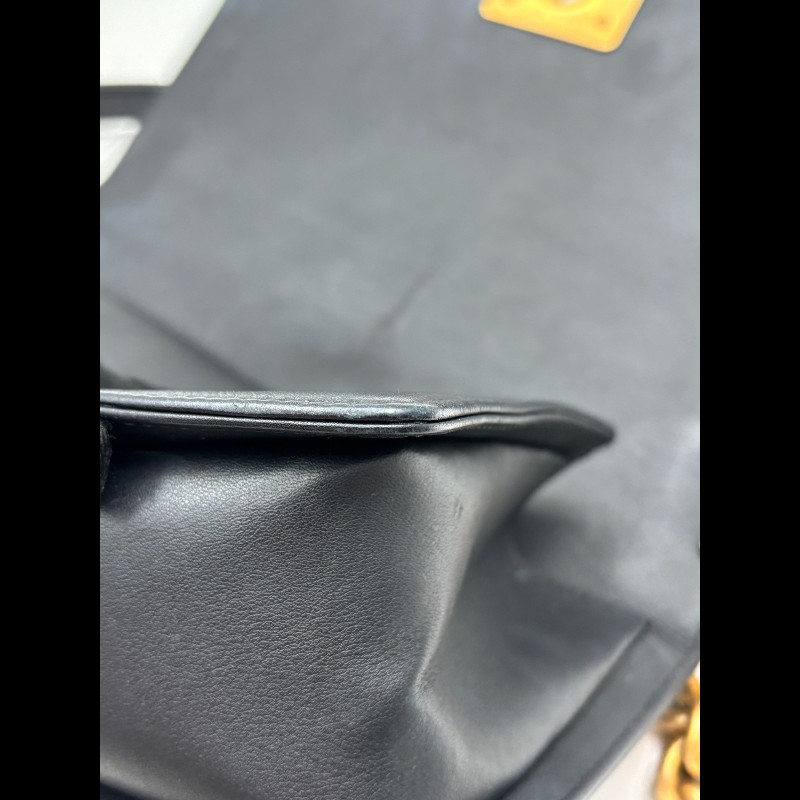 CHANEL Leboy 中號 黑色小牛皮菱格紋金扣肩背包-20