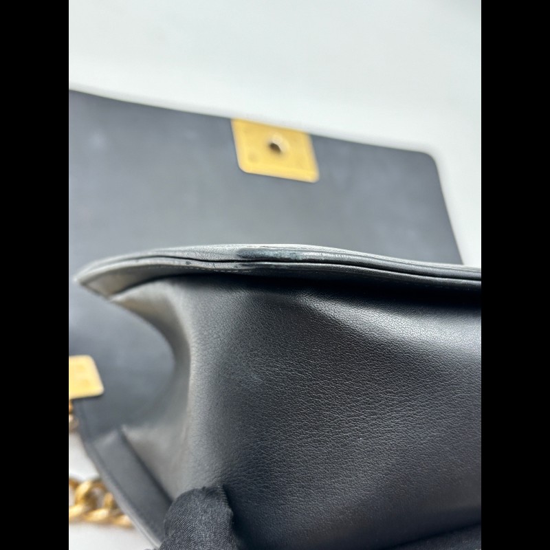 CHANEL Leboy 中號 黑色小牛皮菱格紋金扣肩背包-22