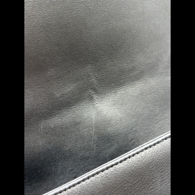 CHANEL Leboy 中號 黑色小牛皮菱格紋金扣肩背包-24