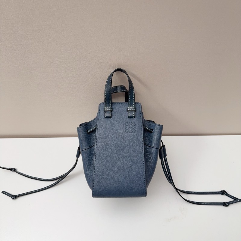LOEWE 藍色牛皮hammock mini 手提包吊床包-0