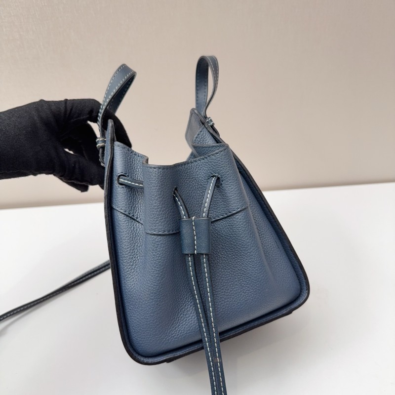 LOEWE 藍色牛皮hammock mini 手提包吊床包-3