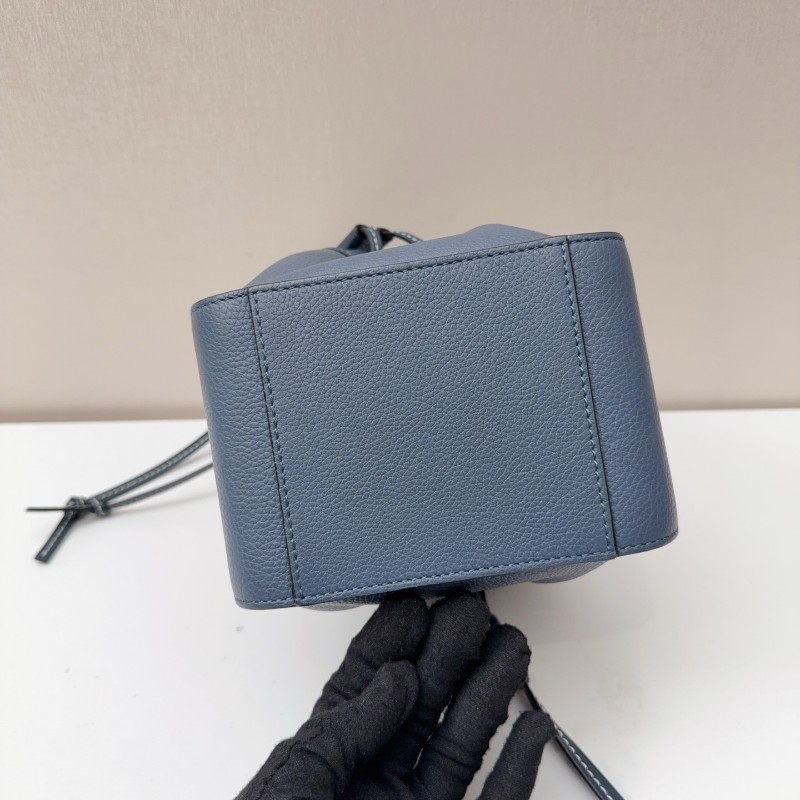 LOEWE 藍色牛皮hammock mini 手提包吊床包-5