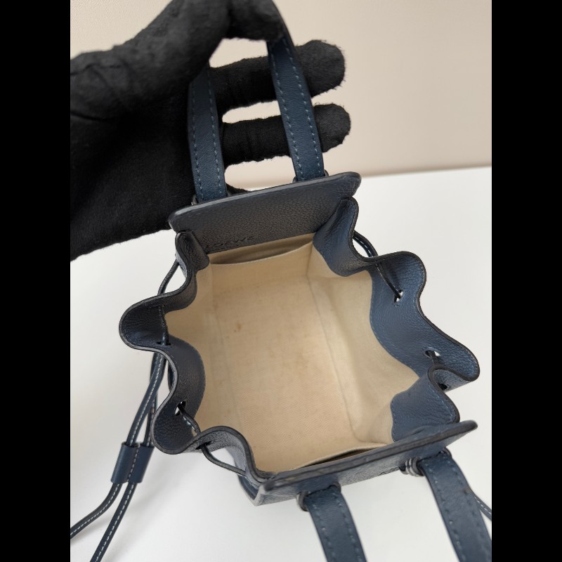 LOEWE 藍色牛皮hammock mini 手提包吊床包-6