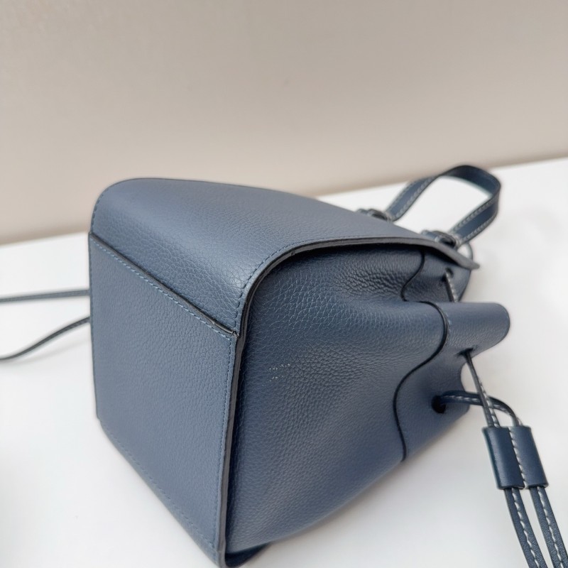 LOEWE 藍色牛皮hammock mini 手提包吊床包-11